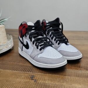 These are the Nike Air Jordan 1 Retro High original Light Smoke Grey sneakers.